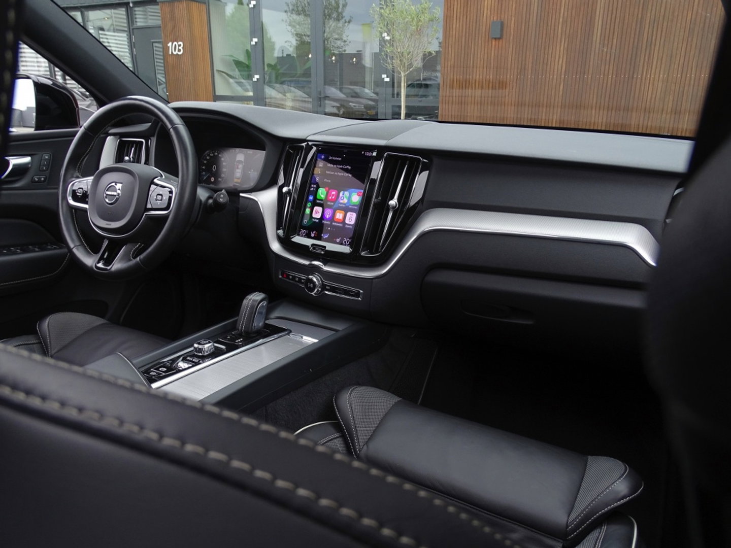 Volvo XC60 T6 310PK AWD Recharge / R-Design / panaroma / LED