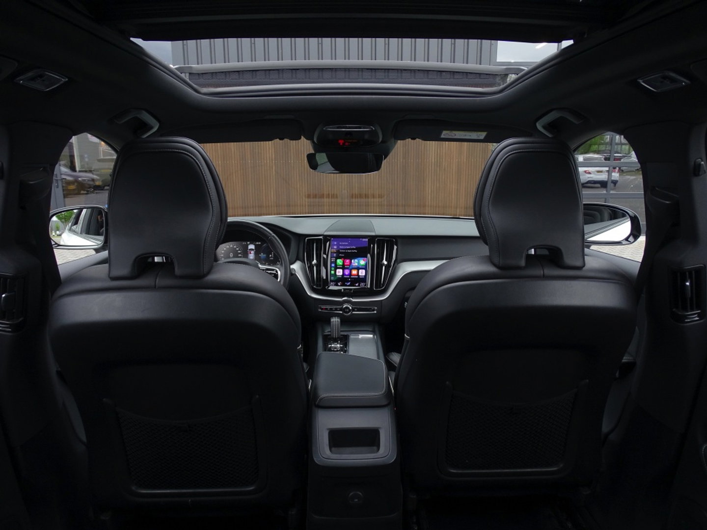 Volvo XC60 T6 310PK AWD Recharge / R-Design / panaroma / LED