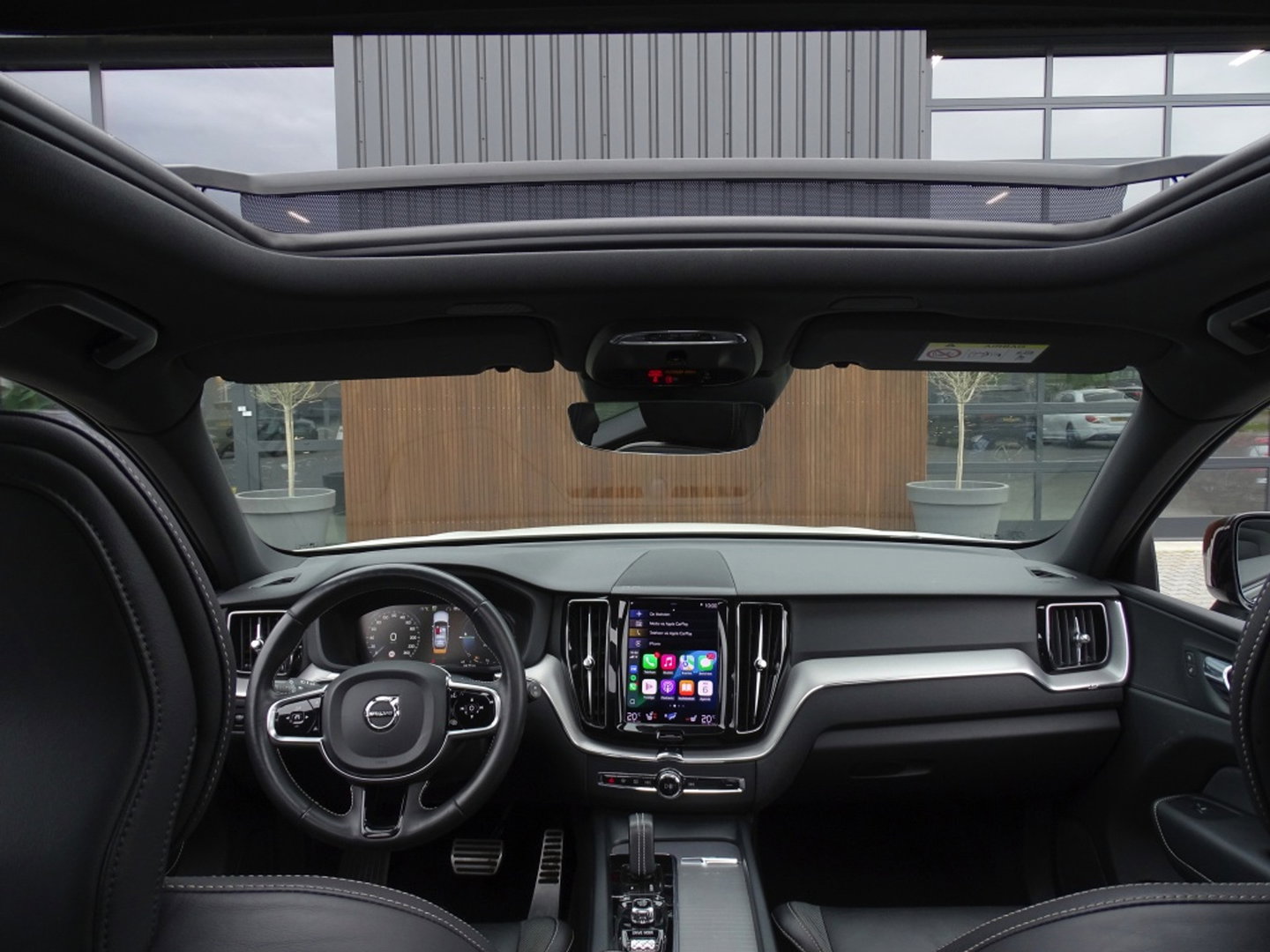 Volvo XC60 T6 310PK AWD Recharge / R-Design / panaroma / LED