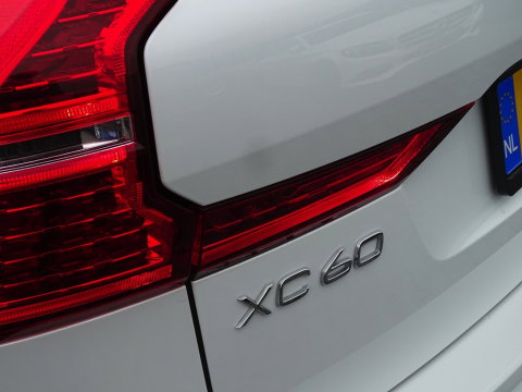 Volvo XC60 T6 310PK AWD Recharge / R-Design / panaroma / LED