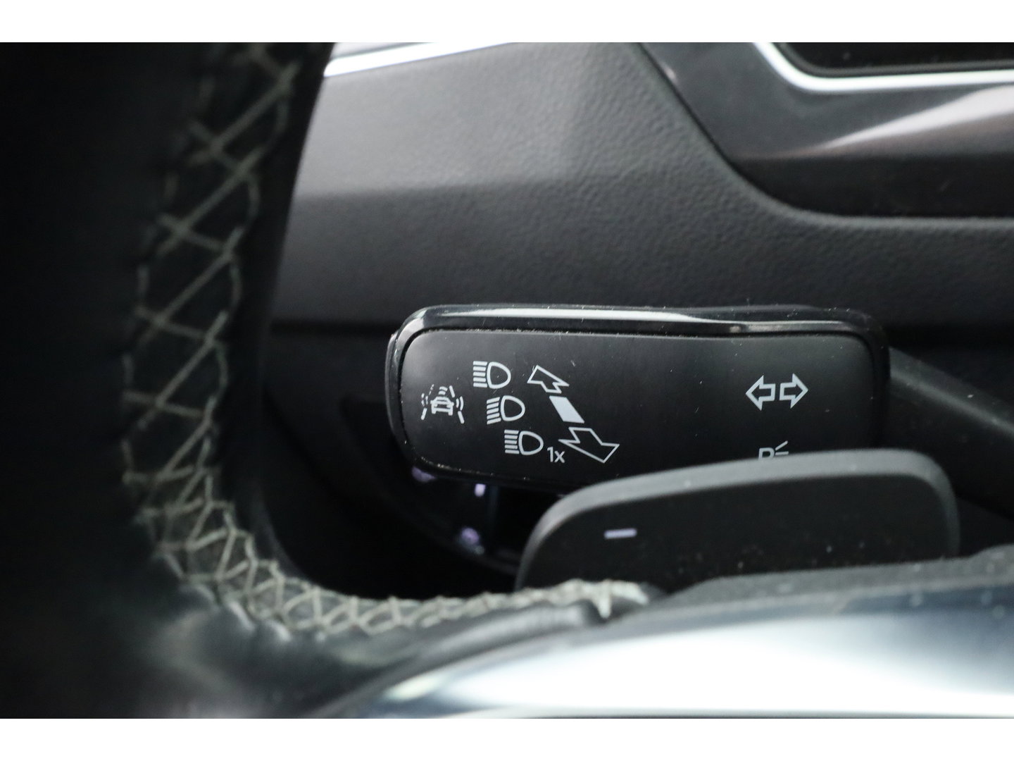 Volkswagen Tiguan 2.0 TSI 4Motion R-Line DSG 220pk! | Pano | 360cam | Elek. Trekhaak | Adapt. Cruise | Stoelverw. | 20'' | Digi. Dashboard