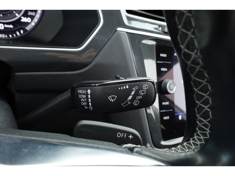 Volkswagen Tiguan 2.0 TSI 4Motion R-Line DSG 220pk! | Pano | 360cam | Elek. Trekhaak | Adapt. Cruise | Stoelverw. | 20'' | Digi. Dashboard