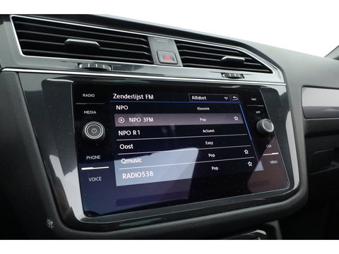 Volkswagen Tiguan 2.0 TSI 4Motion R-Line DSG 220pk! | Pano | 360cam | Elek. Trekhaak | Adapt. Cruise | Stoelverw. | 20'' | Digi. Dashboard