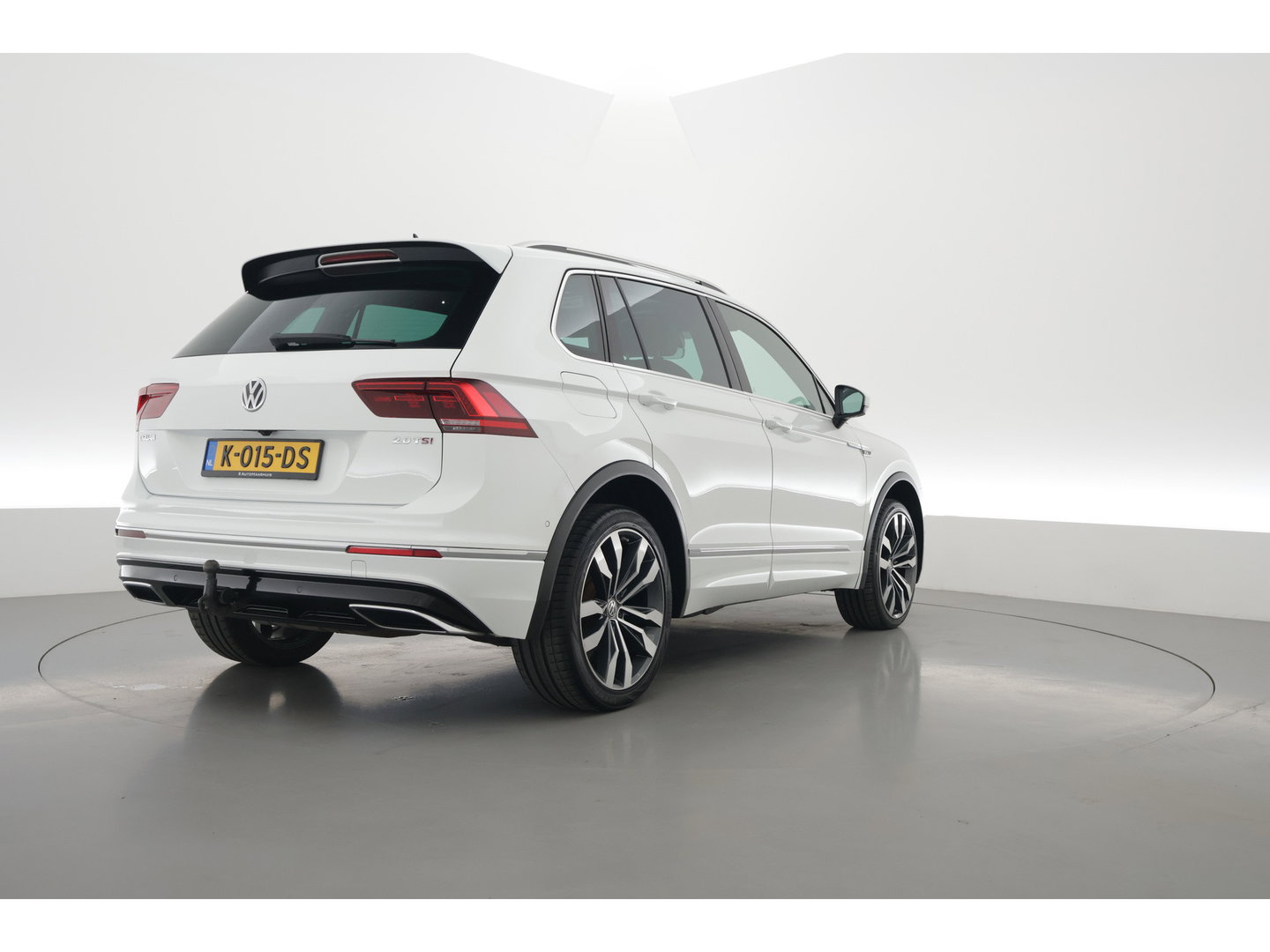 Volkswagen Tiguan 2.0 TSI 4Motion R-Line DSG 220pk! | Pano | 360cam | Elek. Trekhaak | Adapt. Cruise | Stoelverw. | 20'' | Digi. Dashboard