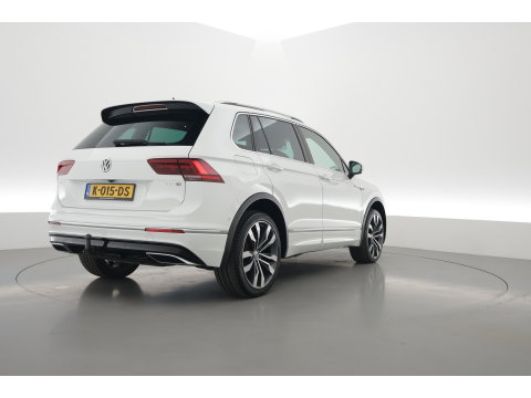 Volkswagen Tiguan 2.0 TSI 4Motion R-Line DSG 220pk! | Pano | 360cam | Elek. Trekhaak | Adapt. Cruise | Stoelverw. | 20'' | Digi. Dashboard