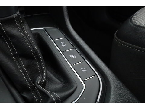 Volkswagen Tiguan 2.0 TSI 4Motion R-Line DSG 220pk! | Pano | 360cam | Elek. Trekhaak | Adapt. Cruise | Stoelverw. | 20'' | Digi. Dashboard