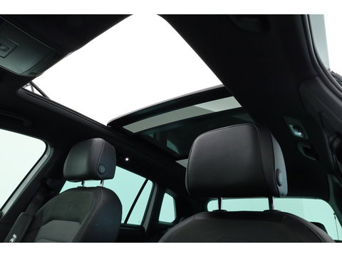 Volkswagen Tiguan 2.0 TSI 4Motion R-Line DSG 220pk! | Pano | 360cam | Elek. Trekhaak | Adapt. Cruise | Stoelverw. | 20'' | Digi. Dashboard