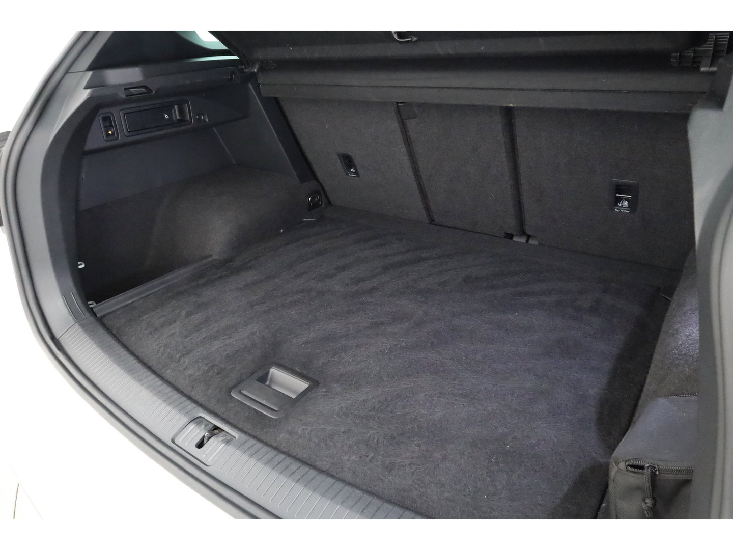 Volkswagen Tiguan 2.0 TSI 4Motion R-Line DSG 220pk! | Pano | 360cam | Elek. Trekhaak | Adapt. Cruise | Stoelverw. | 20'' | Digi. Dashboard