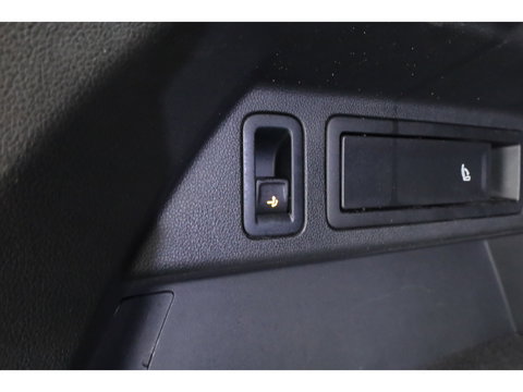 Volkswagen Tiguan 2.0 TSI 4Motion R-Line DSG 220pk! | Pano | 360cam | Elek. Trekhaak | Adapt. Cruise | Stoelverw. | 20'' | Digi. Dashboard