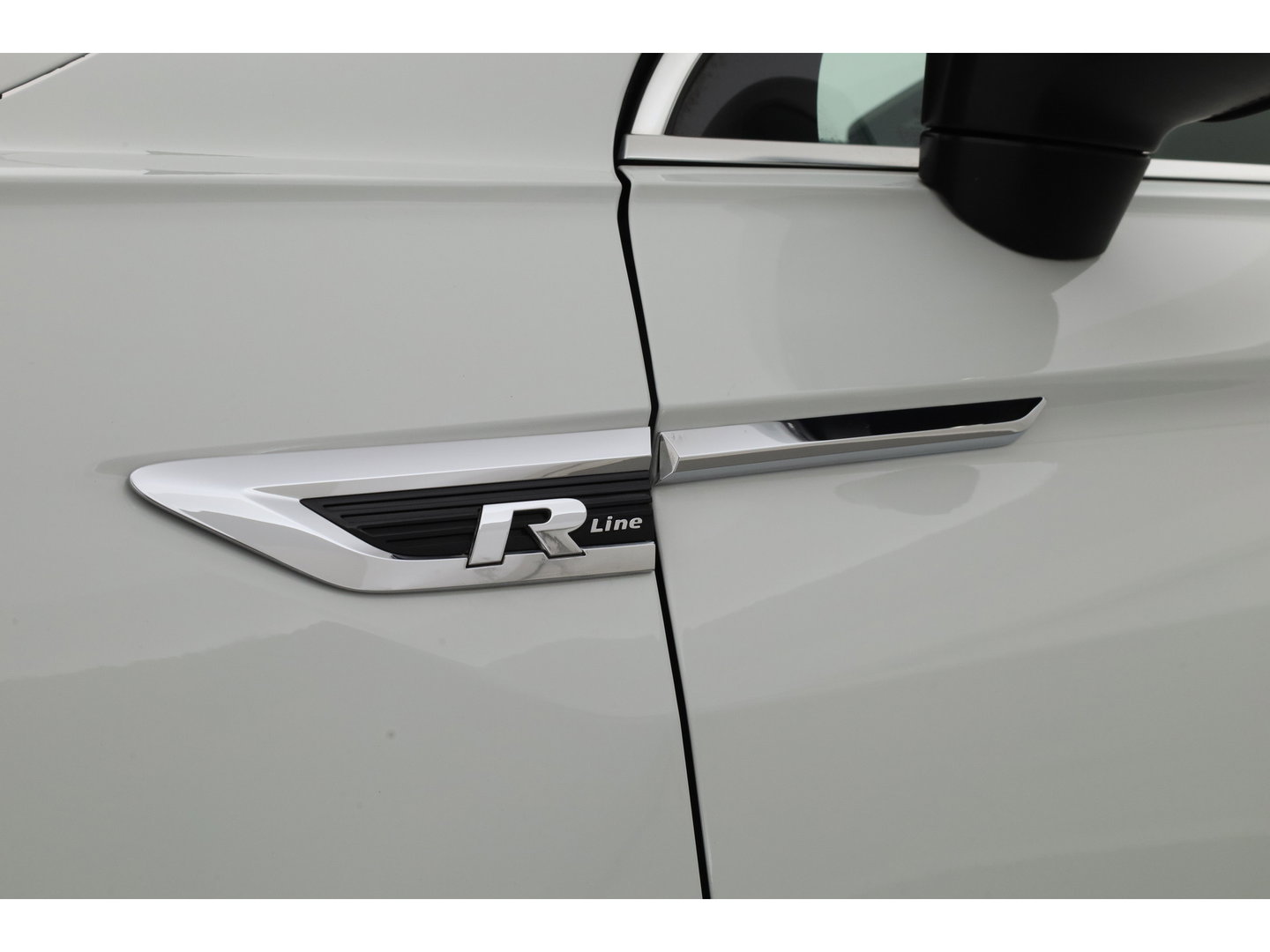 Volkswagen Tiguan 2.0 TSI 4Motion R-Line DSG 220pk! | Pano | 360cam | Elek. Trekhaak | Adapt. Cruise | Stoelverw. | 20'' | Digi. Dashboard