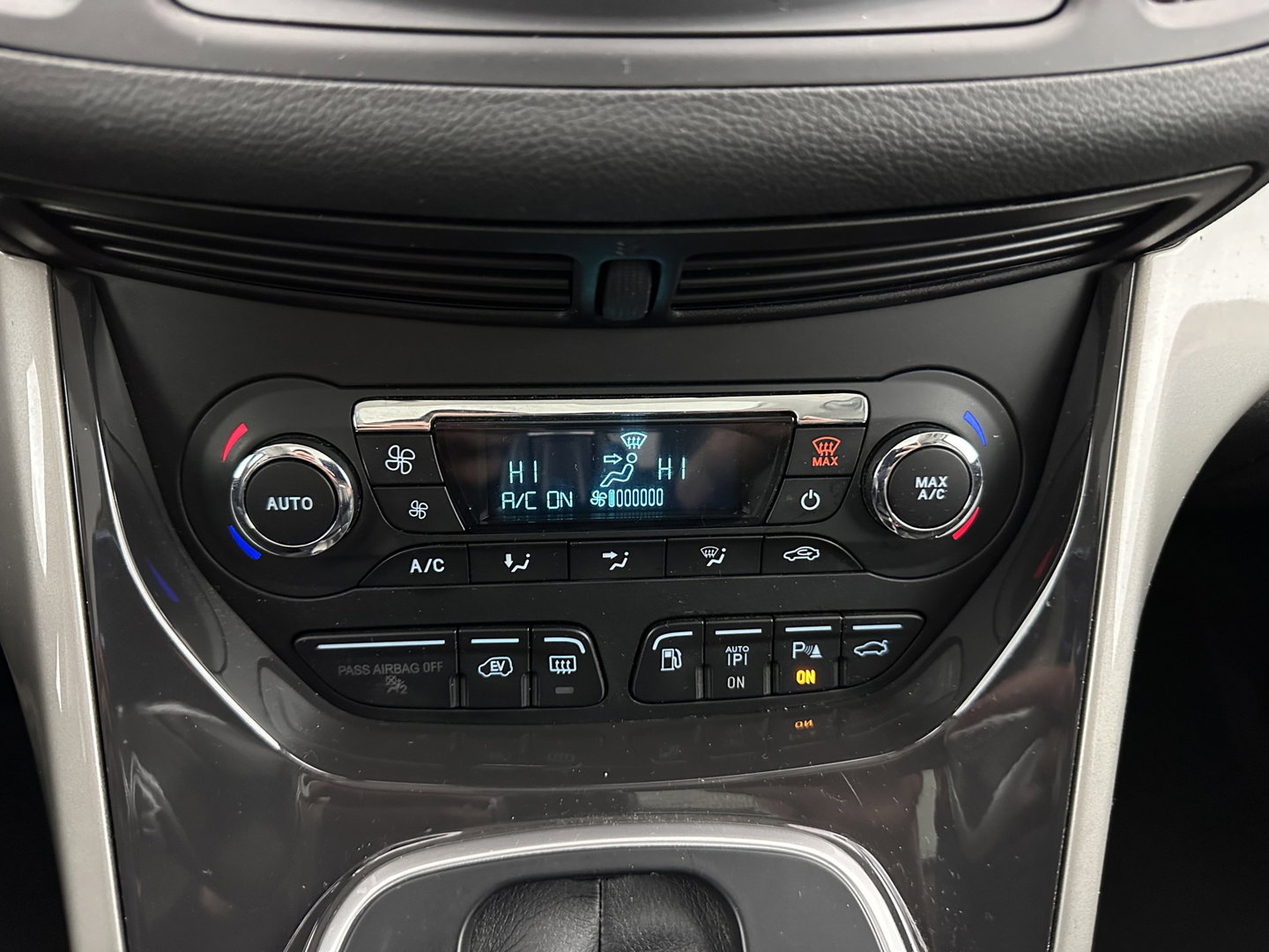 Ford C-MAX 2.0 Plug-in Hybrid Titanium Plus Aut. *PANO | LEATHER | NAVI-FULLMAP | KEYLESS | CAMERA | HEATED-COMFORTSEATS | ECC | PDC | 17"ALU*