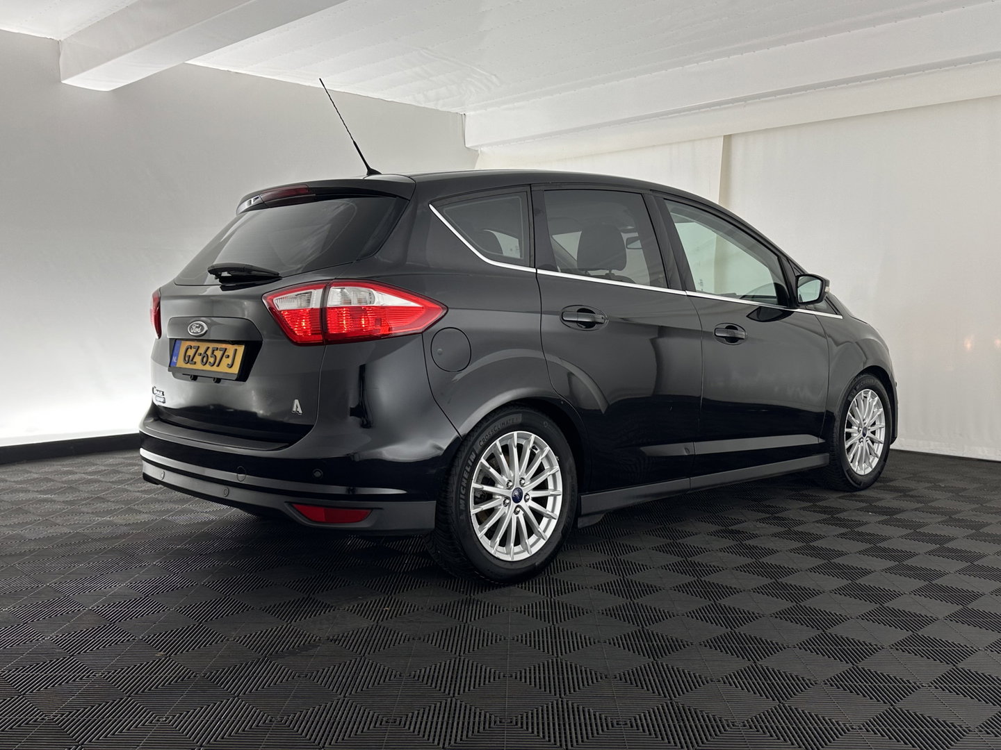 Ford C-MAX 2.0 Plug-in Hybrid Titanium Plus Aut. *PANO | LEATHER | NAVI-FULLMAP | KEYLESS | CAMERA | HEATED-COMFORTSEATS | ECC | PDC | 17"ALU*