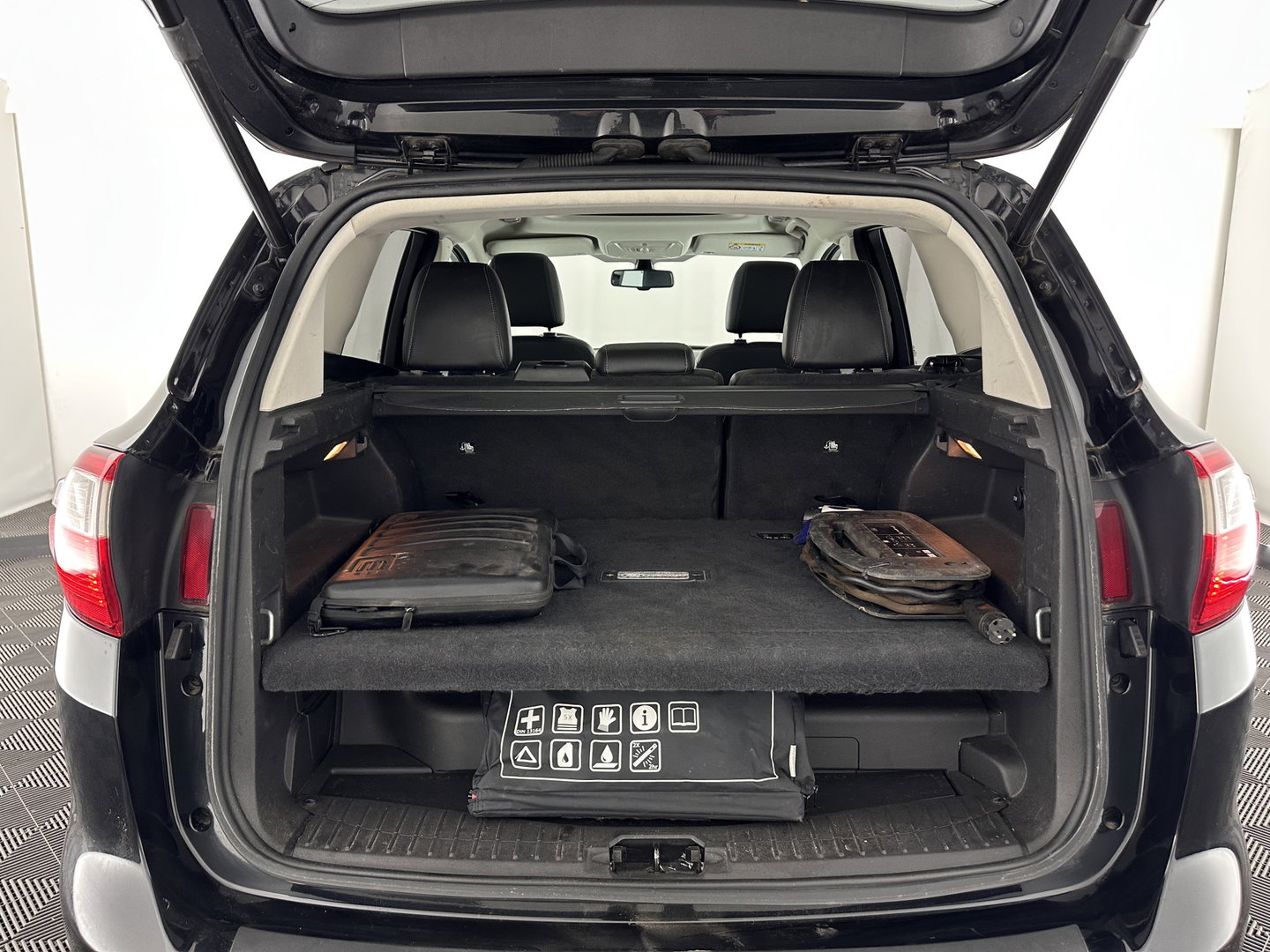 Ford C-MAX 2.0 Plug-in Hybrid Titanium Plus Aut. *PANO | LEATHER | NAVI-FULLMAP | KEYLESS | CAMERA | HEATED-COMFORTSEATS | ECC | PDC | 17"ALU*