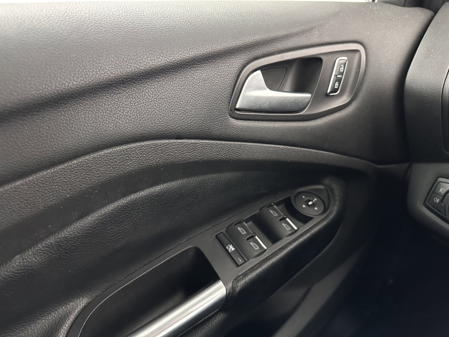 Ford C-MAX 2.0 Plug-in Hybrid Titanium Plus Aut. *PANO | LEATHER | NAVI-FULLMAP | KEYLESS | CAMERA | HEATED-COMFORTSEATS | ECC | PDC | 17"ALU*