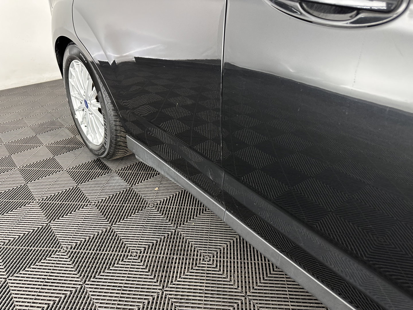 Ford C-MAX 2.0 Plug-in Hybrid Titanium Plus Aut. *PANO | LEATHER | NAVI-FULLMAP | KEYLESS | CAMERA | HEATED-COMFORTSEATS | ECC | PDC | 17"ALU*