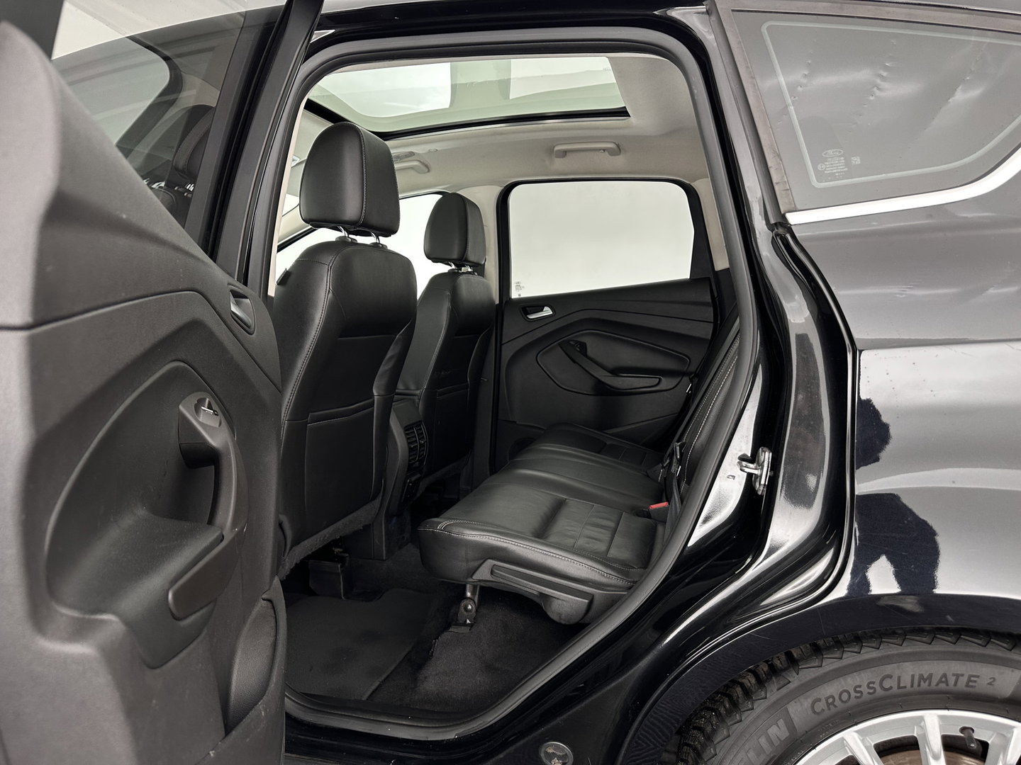 Ford C-MAX 2.0 Plug-in Hybrid Titanium Plus Aut. *PANO | LEATHER | NAVI-FULLMAP | KEYLESS | CAMERA | HEATED-COMFORTSEATS | ECC | PDC | 17"ALU*