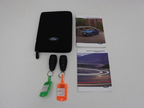 Ford Focus 1.0 EcoBoost Hybrid Titanium | Origineel NL | Carplay | Keyless | Navigatie | Climate control | Cruise control | Bluetooth | Full LED | Parkeerhulp | 38.100km NAP
