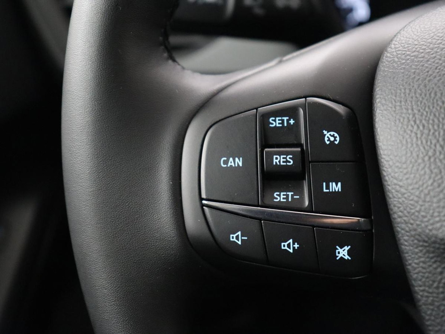 Ford Focus 1.0 EcoBoost Hybrid Titanium | Origineel NL | Carplay | Keyless | Navigatie | Climate control | Cruise control | Bluetooth | Full LED | Parkeerhulp | 38.100km NAP