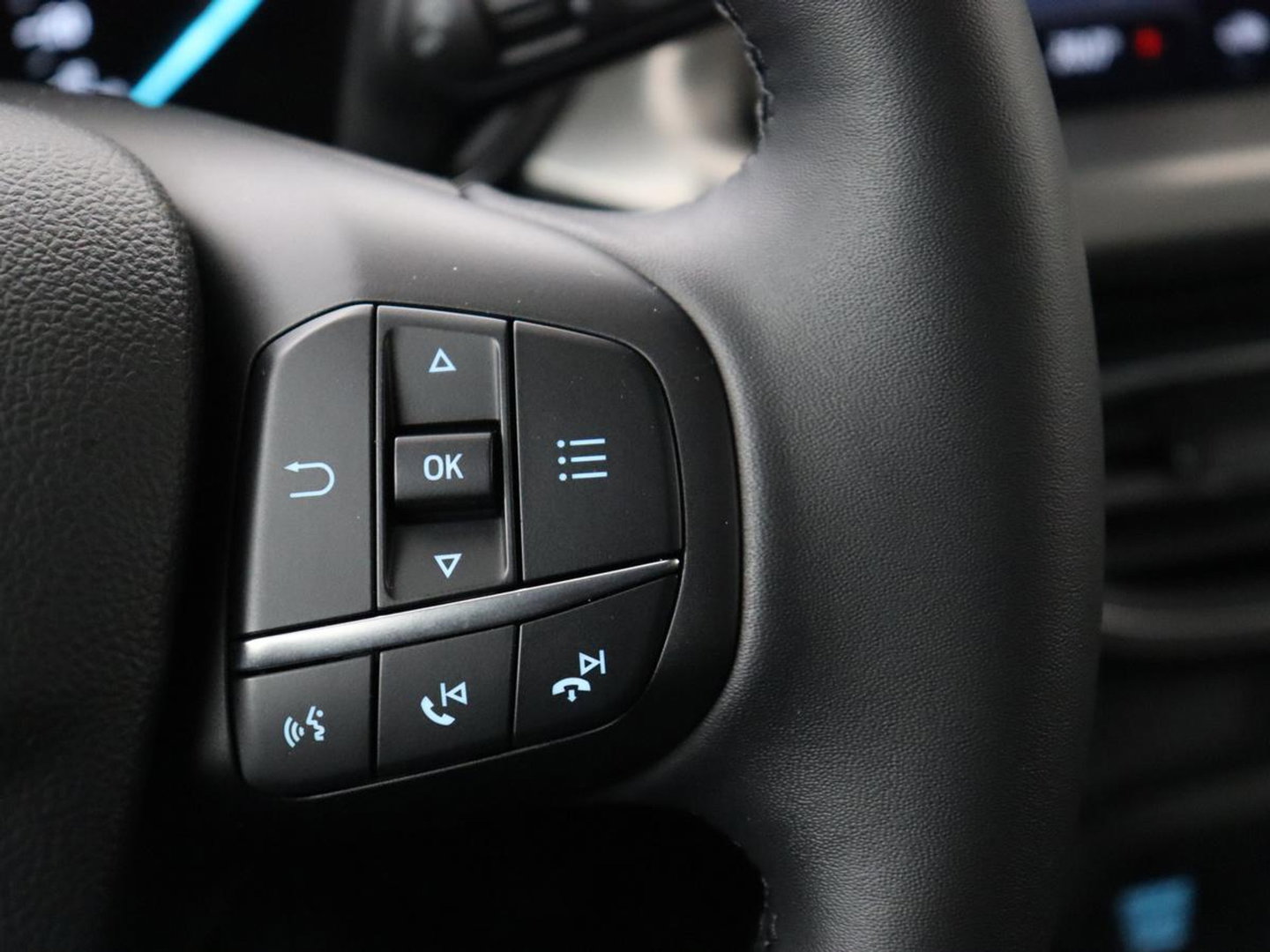 Ford Focus 1.0 EcoBoost Hybrid Titanium | Origineel NL | Carplay | Keyless | Navigatie | Climate control | Cruise control | Bluetooth | Full LED | Parkeerhulp | 38.100km NAP