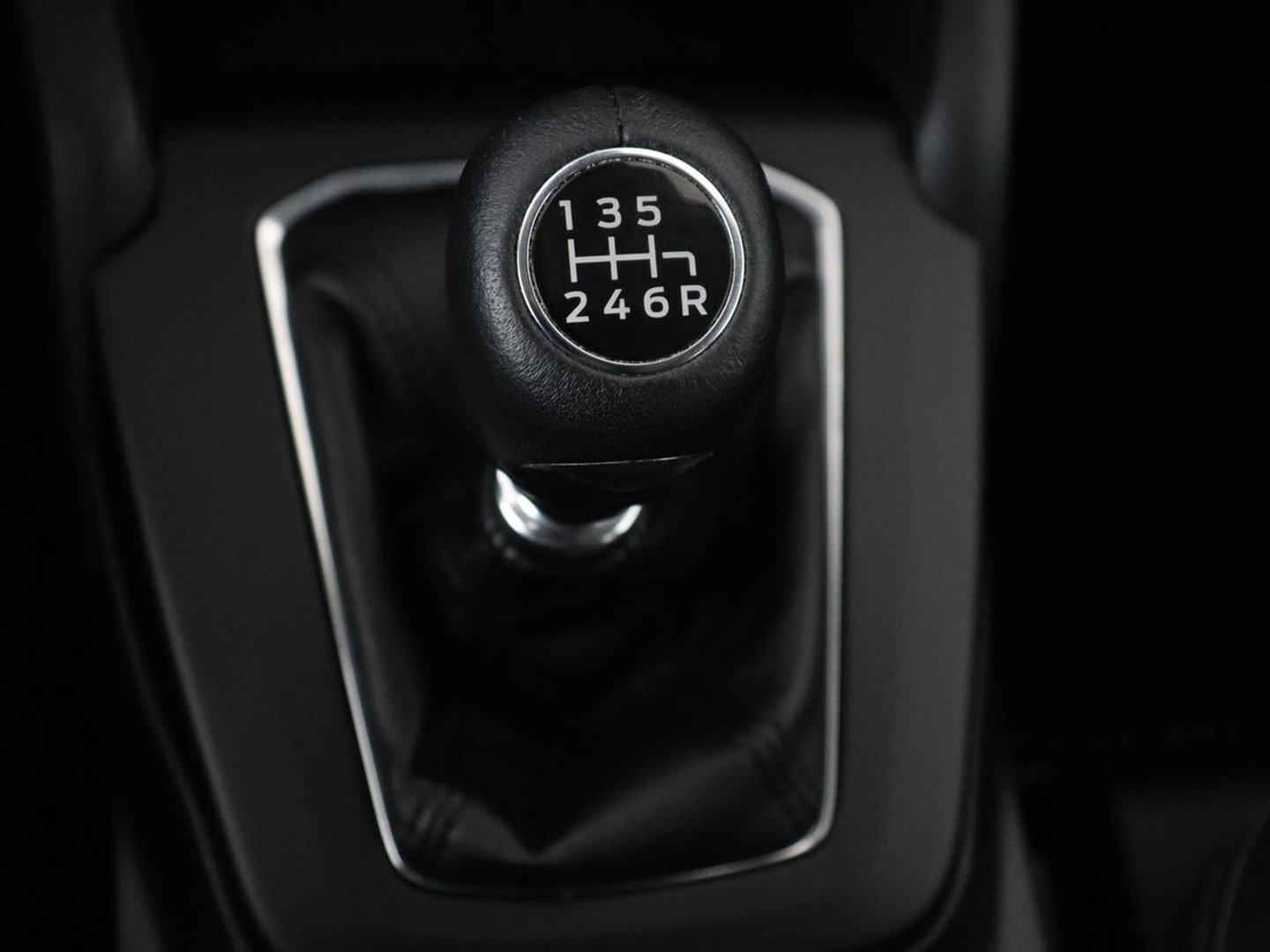 Ford Focus 1.0 EcoBoost Hybrid Titanium | Origineel NL | Carplay | Keyless | Navigatie | Climate control | Cruise control | Bluetooth | Full LED | Parkeerhulp | 38.100km NAP