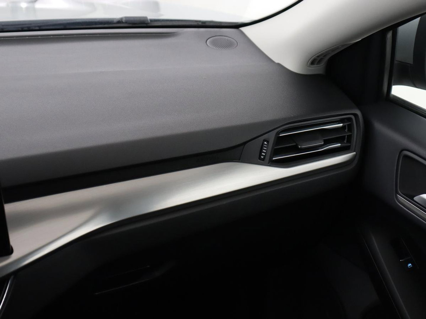 Ford Focus 1.0 EcoBoost Hybrid Titanium | Origineel NL | Carplay | Keyless | Navigatie | Climate control | Cruise control | Bluetooth | Full LED | Parkeerhulp | 38.100km NAP