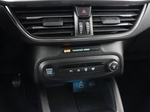 Ford Focus 1.0 EcoBoost Hybrid Titanium | Origineel NL | Carplay | Keyless | Navigatie | Climate control | Cruise control | Bluetooth | Full LED | Parkeerhulp | 38.100km NAP
