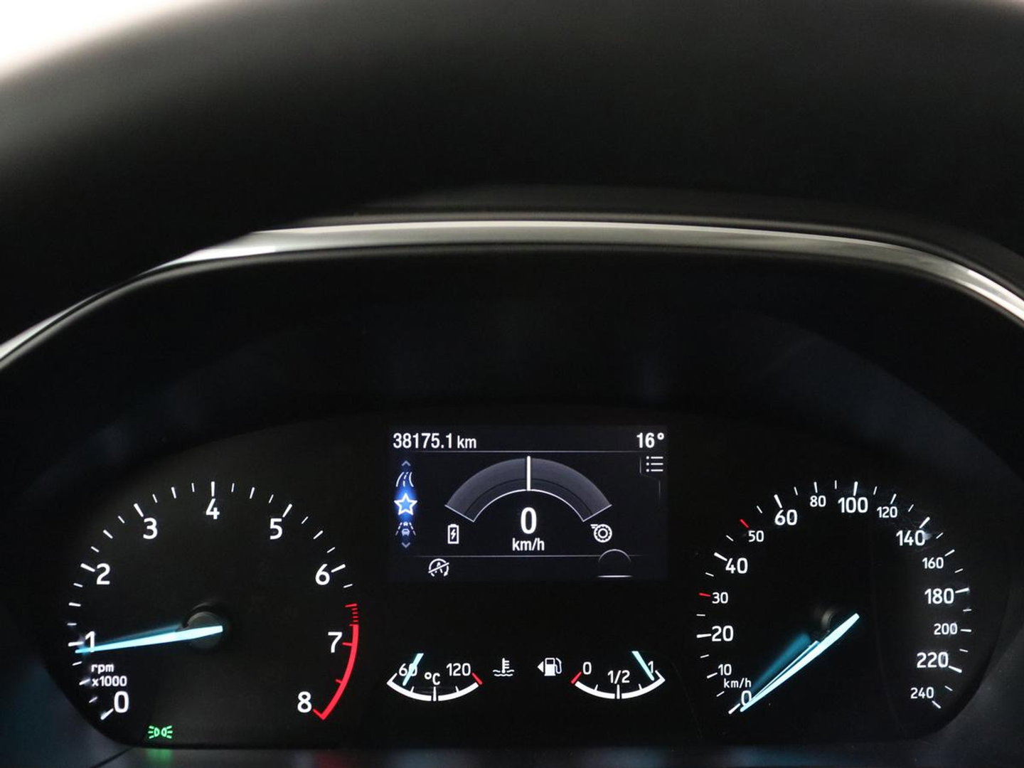 Ford Focus 1.0 EcoBoost Hybrid Titanium | Origineel NL | Carplay | Keyless | Navigatie | Climate control | Cruise control | Bluetooth | Full LED | Parkeerhulp | 38.100km NAP