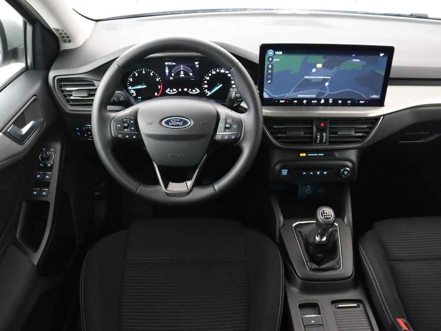 Ford Focus 1.0 EcoBoost Hybrid Titanium | Origineel NL | Carplay | Keyless | Navigatie | Climate control | Cruise control | Bluetooth | Full LED | Parkeerhulp | 38.100km NAP