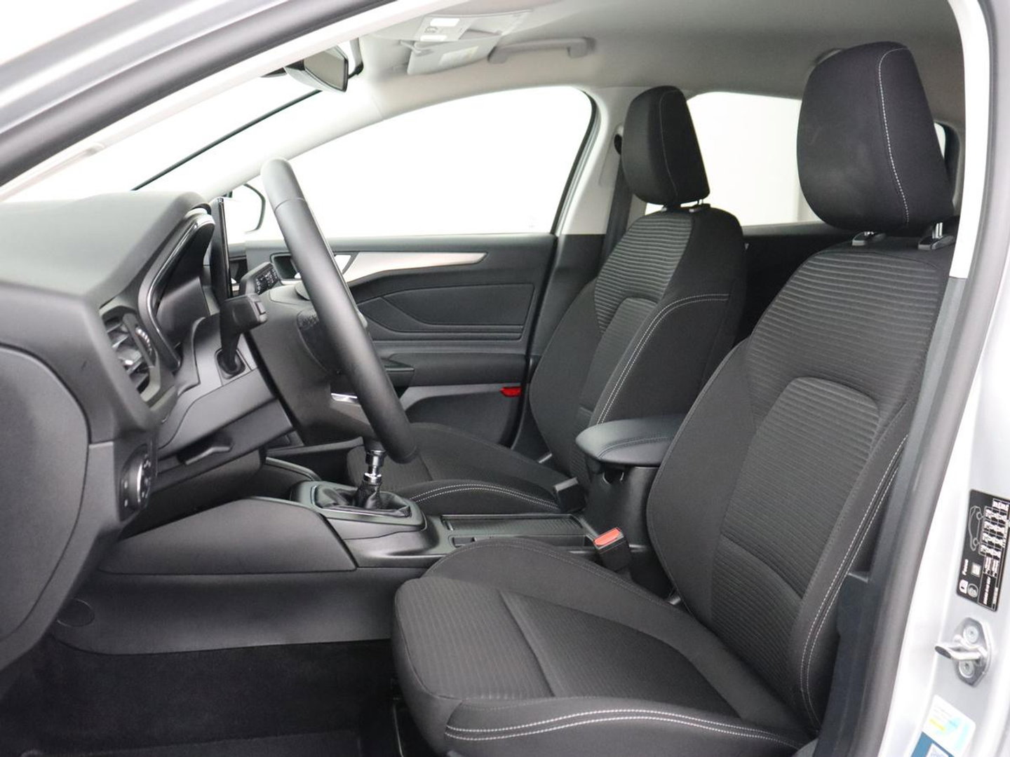 Ford Focus 1.0 EcoBoost Hybrid Titanium | Origineel NL | Carplay | Keyless | Navigatie | Climate control | Cruise control | Bluetooth | Full LED | Parkeerhulp | 38.100km NAP