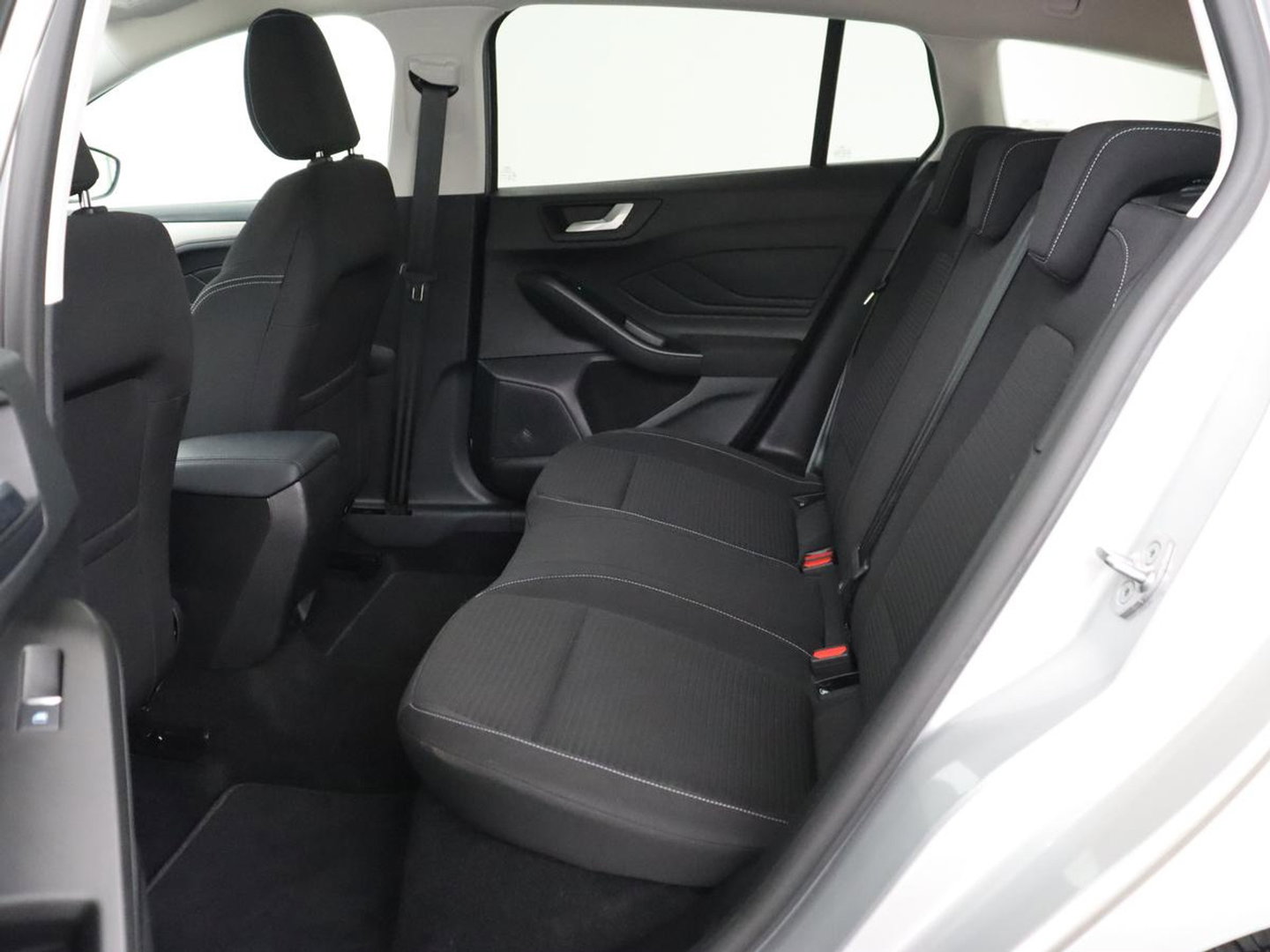 Ford Focus 1.0 EcoBoost Hybrid Titanium | Origineel NL | Carplay | Keyless | Navigatie | Climate control | Cruise control | Bluetooth | Full LED | Parkeerhulp | 38.100km NAP