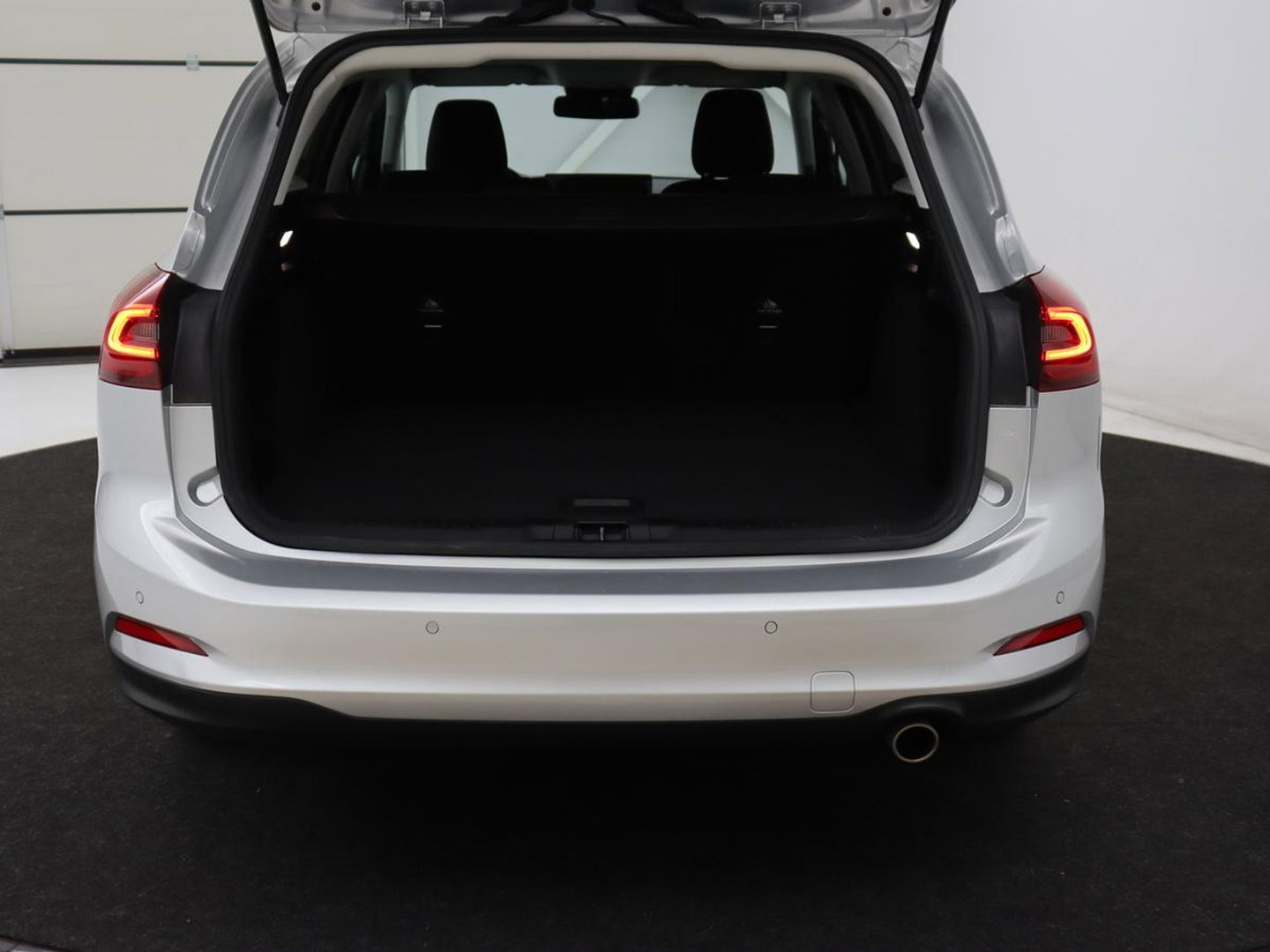 Ford Focus 1.0 EcoBoost Hybrid Titanium | Origineel NL | Carplay | Keyless | Navigatie | Climate control | Cruise control | Bluetooth | Full LED | Parkeerhulp | 38.100km NAP