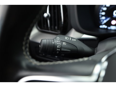 Volvo XC60 2.0 Recharge T6 AWD R-Design | Pano| H&K Audio | Blis | ACC | 360 Camera | Head up | stoel 4 & stuur verw. |