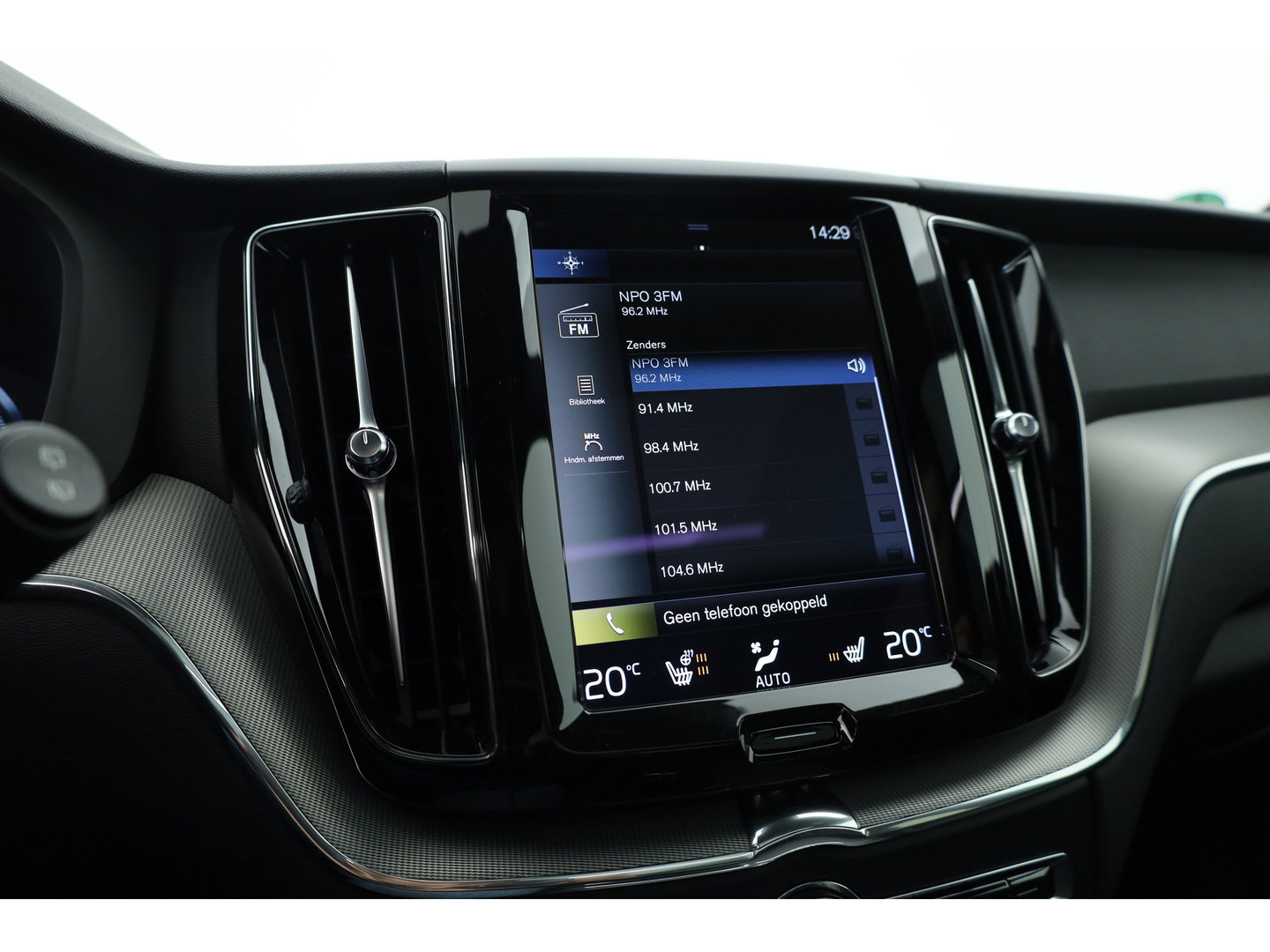 Volvo XC60 2.0 Recharge T6 AWD R-Design | Pano| H&K Audio | Blis | ACC | 360 Camera | Head up | stoel 4 & stuur verw. |