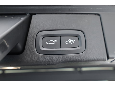 Volvo XC60 2.0 Recharge T6 AWD R-Design | Pano| H&K Audio | Blis | ACC | 360 Camera | Head up | stoel 4 & stuur verw. |