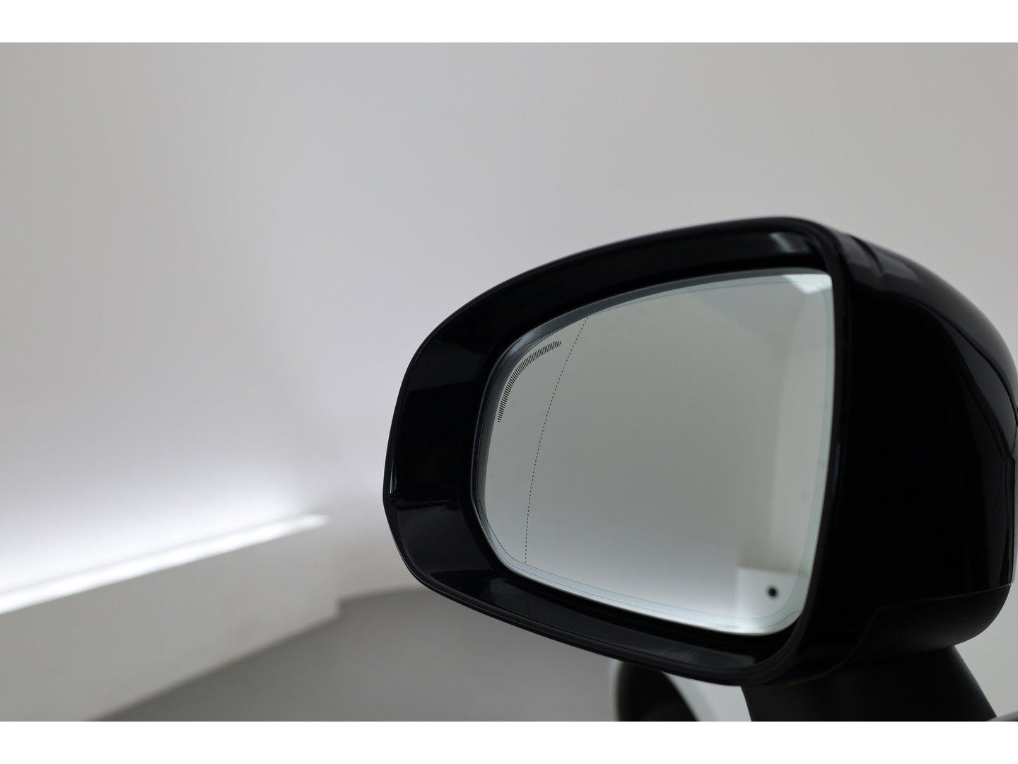 Volvo XC60 2.0 Recharge T6 AWD R-Design | Pano| H&K Audio | Blis | ACC | 360 Camera | Head up | stoel 4 & stuur verw. |
