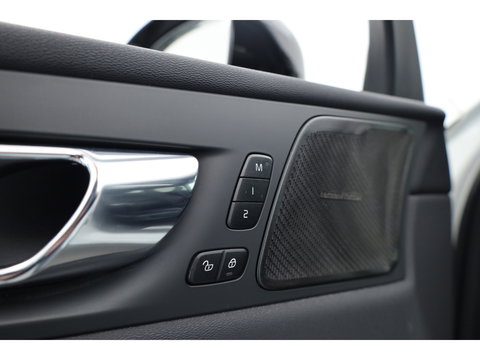 Volvo XC60 2.0 Recharge T6 AWD R-Design | Pano| H&K Audio | Blis | ACC | 360 Camera | Head up | stoel 4 & stuur verw. |