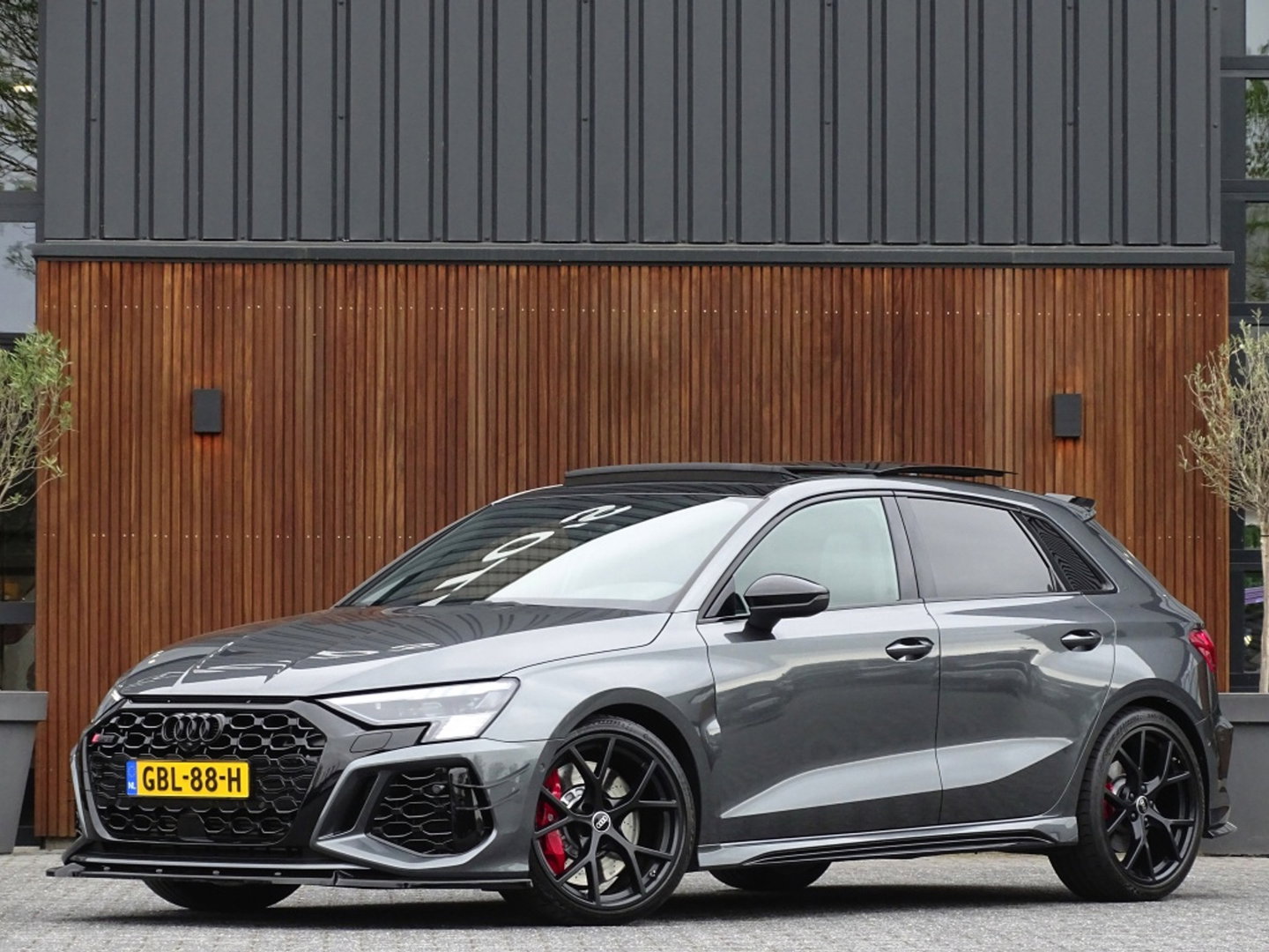 Audi RS3 Sportback 2.5 TFSI RS3 400PK Quattro / B&O / panoramadak / Matrix