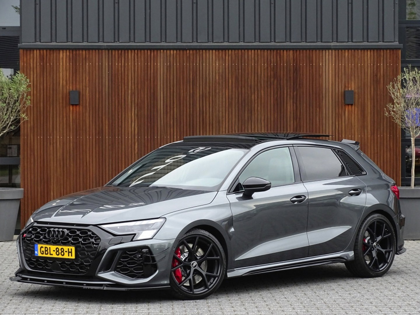 Audi RS3 Sportback 2.5 TFSI RS3 400PK Quattro / B&O / panoramadak / Matrix