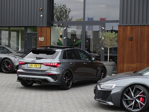 Audi RS3 Sportback 2.5 TFSI RS3 400PK Quattro / B&O / panoramadak / Matrix