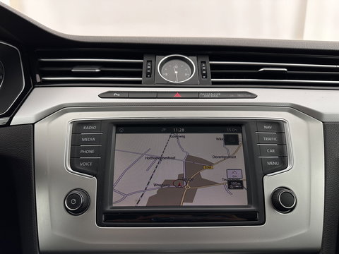 Volkswagen Passat Variant 1.6 TDI Connected Series Plus Aut. *ADAPTIVE-CRUISE | NAVI-FULLMAP | HEATED-COMFORTSEATS | PRIVACY-GLASS | SHIFT-PADDLES | ECC | PDC | 18''ALU*