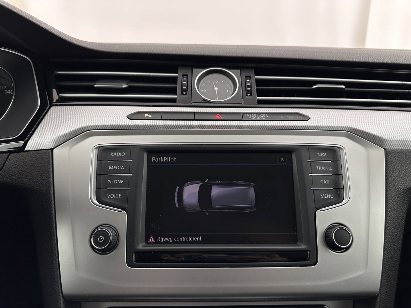 Volkswagen Passat Variant 1.6 TDI Connected Series Plus Aut. *ADAPTIVE-CRUISE | NAVI-FULLMAP | HEATED-COMFORTSEATS | PRIVACY-GLASS | SHIFT-PADDLES | ECC | PDC | 18''ALU*