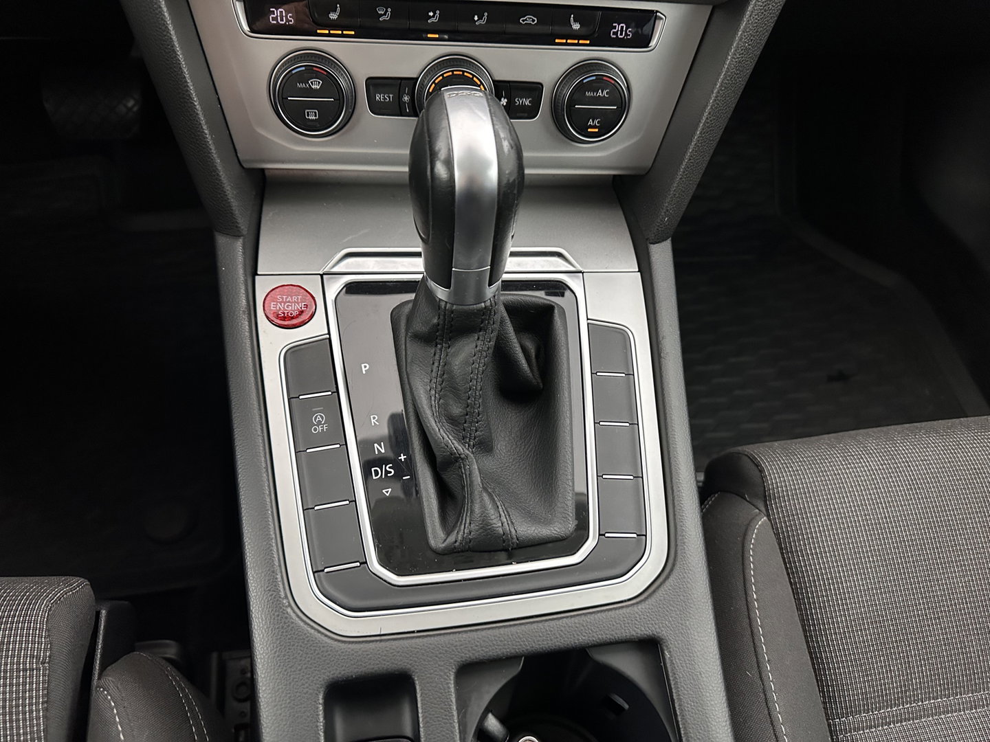 Volkswagen Passat Variant 1.6 TDI Connected Series Plus Aut. *ADAPTIVE-CRUISE | NAVI-FULLMAP | HEATED-COMFORTSEATS | PRIVACY-GLASS | SHIFT-PADDLES | ECC | PDC | 18''ALU*