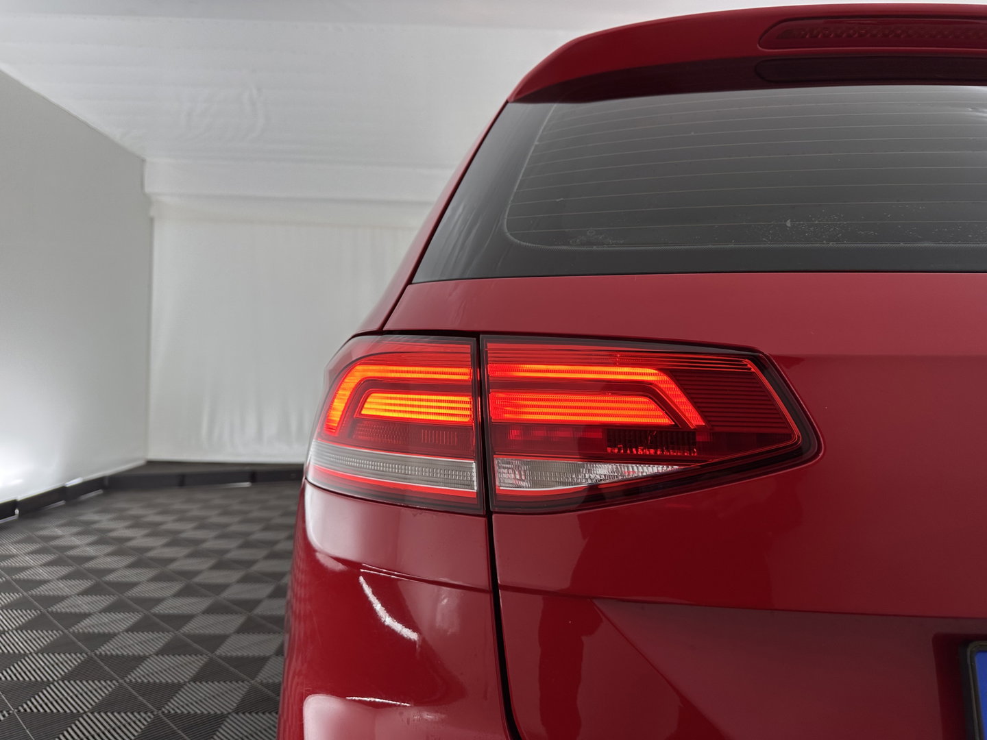 Volkswagen Passat Variant 1.6 TDI Connected Series Plus Aut. *ADAPTIVE-CRUISE | NAVI-FULLMAP | HEATED-COMFORTSEATS | PRIVACY-GLASS | SHIFT-PADDLES | ECC | PDC | 18''ALU*