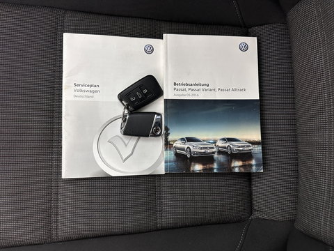 Volkswagen Passat Variant 1.6 TDI Connected Series Plus Aut. *ADAPTIVE-CRUISE | NAVI-FULLMAP | HEATED-COMFORTSEATS | PRIVACY-GLASS | SHIFT-PADDLES | ECC | PDC | 18''ALU*