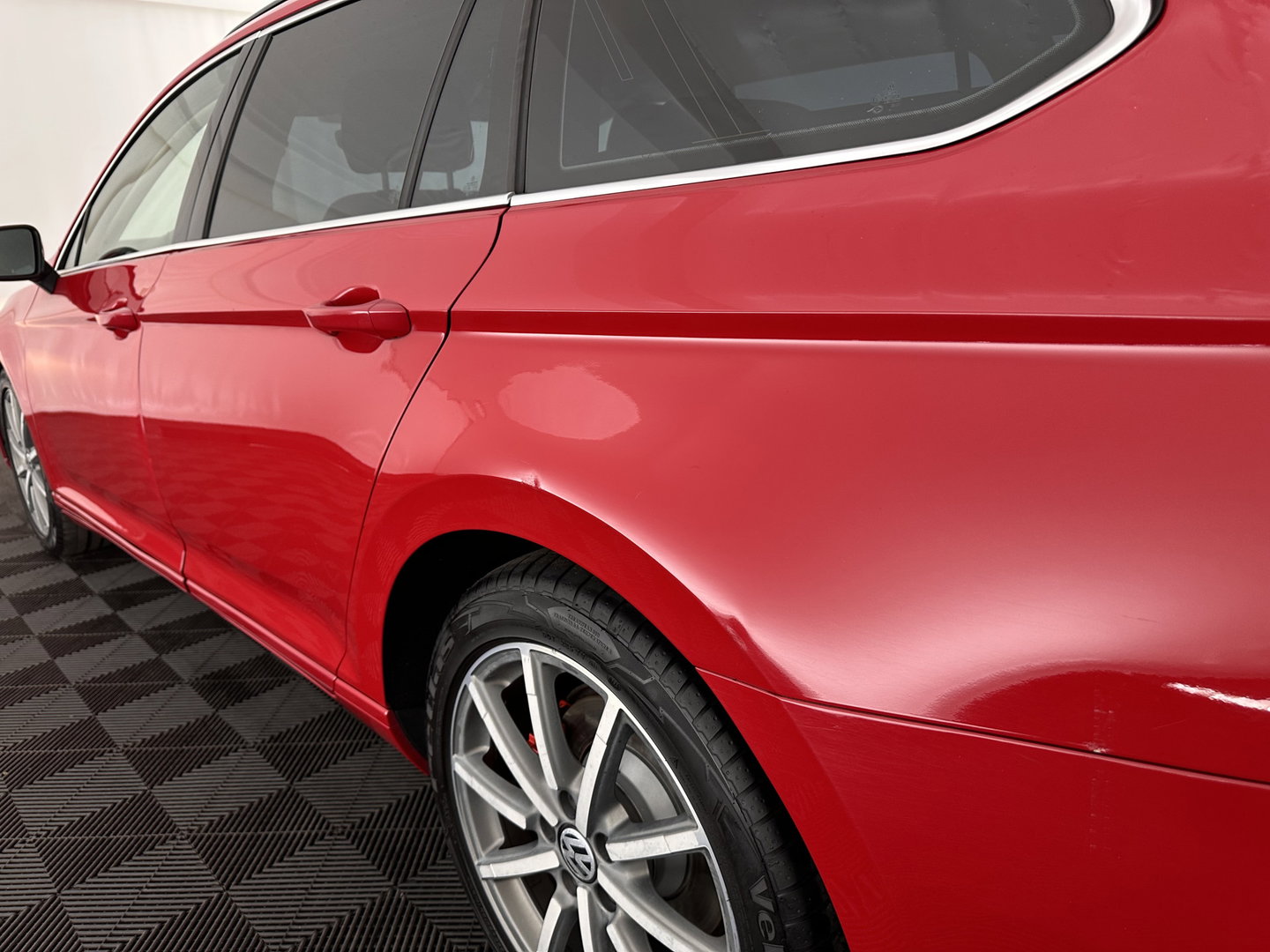 Volkswagen Passat Variant 1.6 TDI Connected Series Plus Aut. *ADAPTIVE-CRUISE | NAVI-FULLMAP | HEATED-COMFORTSEATS | PRIVACY-GLASS | SHIFT-PADDLES | ECC | PDC | 18''ALU*