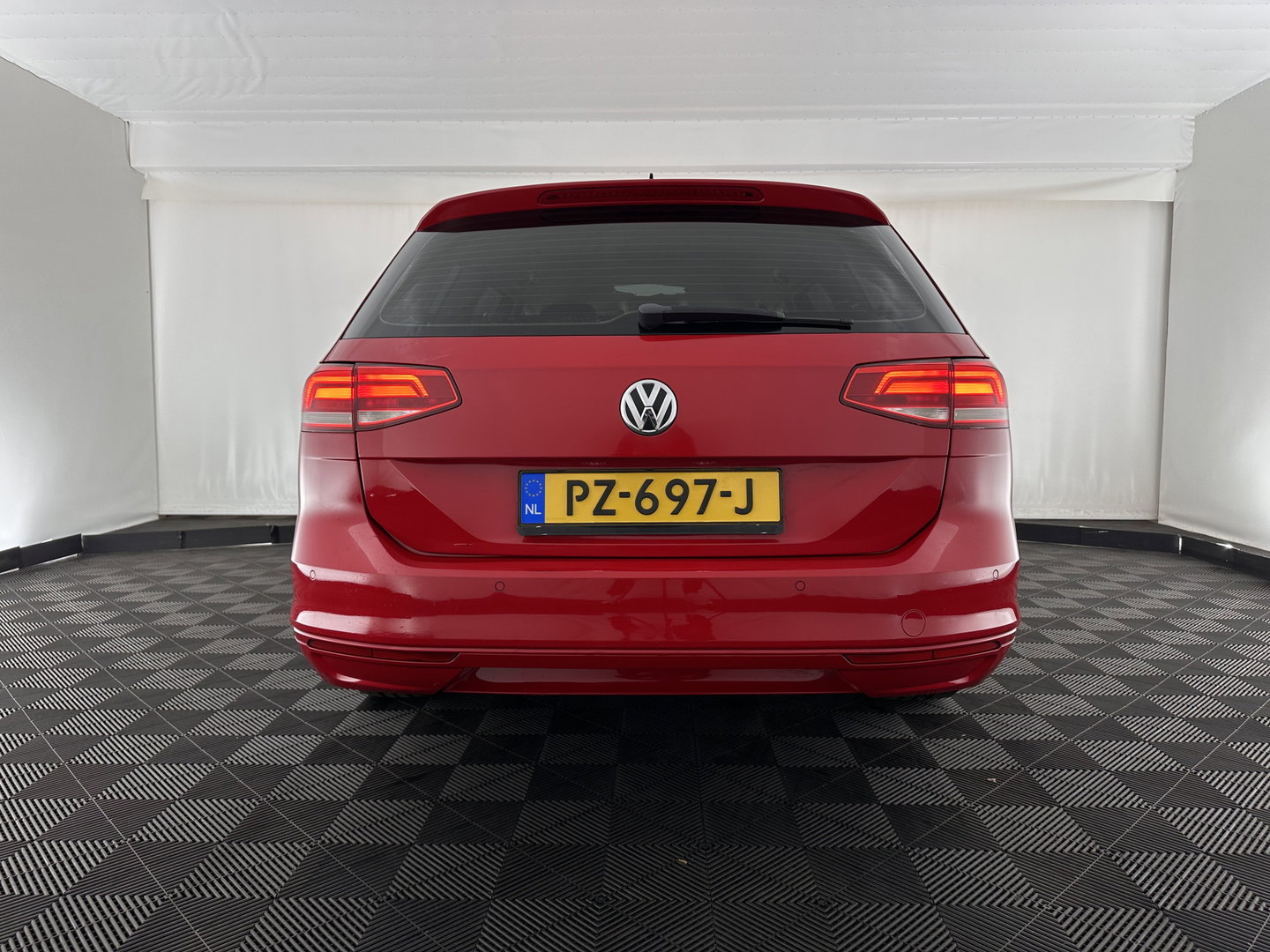 Volkswagen Passat Variant 1.6 TDI Connected Series Plus Aut. *ADAPTIVE-CRUISE | NAVI-FULLMAP | HEATED-COMFORTSEATS | PRIVACY-GLASS | SHIFT-PADDLES | ECC | PDC | 18''ALU*