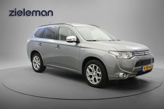 Mitsubishi Outlander - 2.0 PHEV Intense + - Carplay, Panorama, Camera, Leer, Stoelverw. Trekhaak