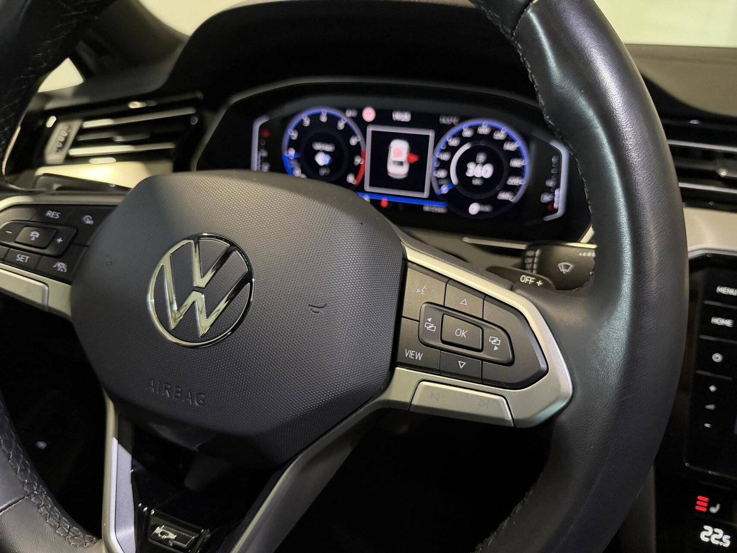 Volkswagen Passat 1.5 TSI R-Line Business + Pano Virtual H&K