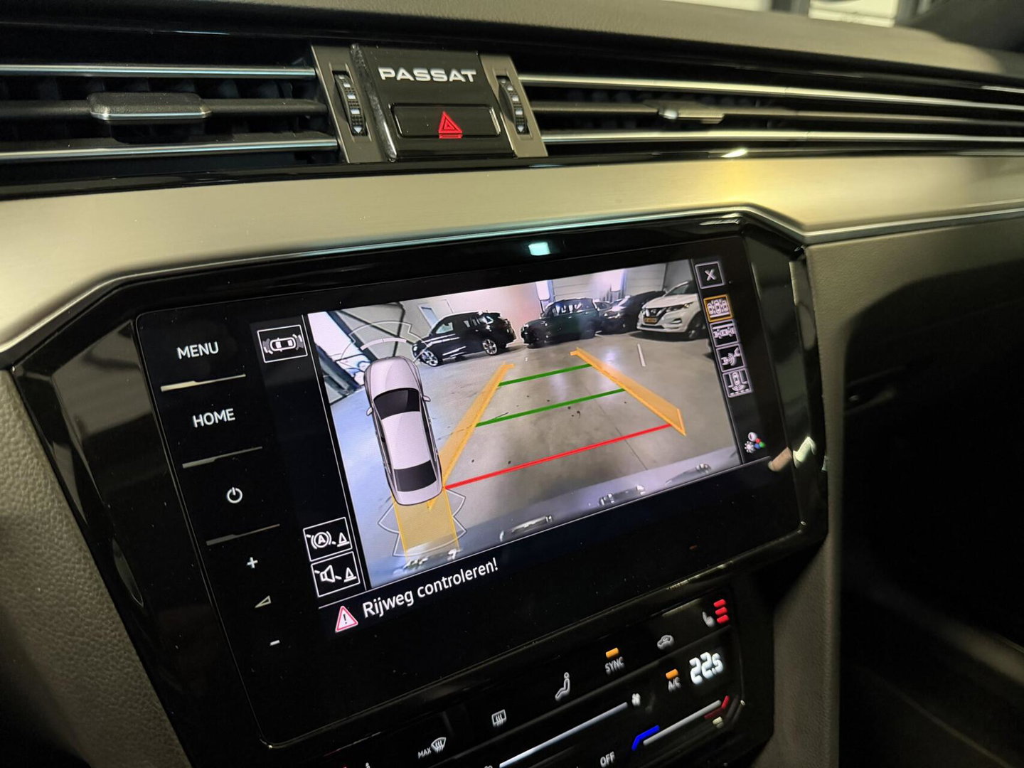 Volkswagen Passat 1.5 TSI R-Line Business + Pano Virtual H&K