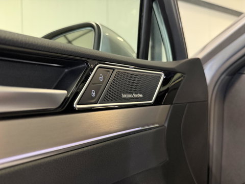 Volkswagen Passat 1.5 TSI R-Line Business + Pano Virtual H&K